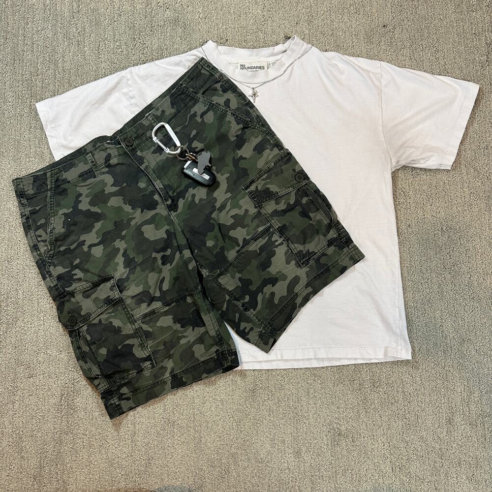 Vintage 2000s Surf Style Baggy Camo Cargo Shorts